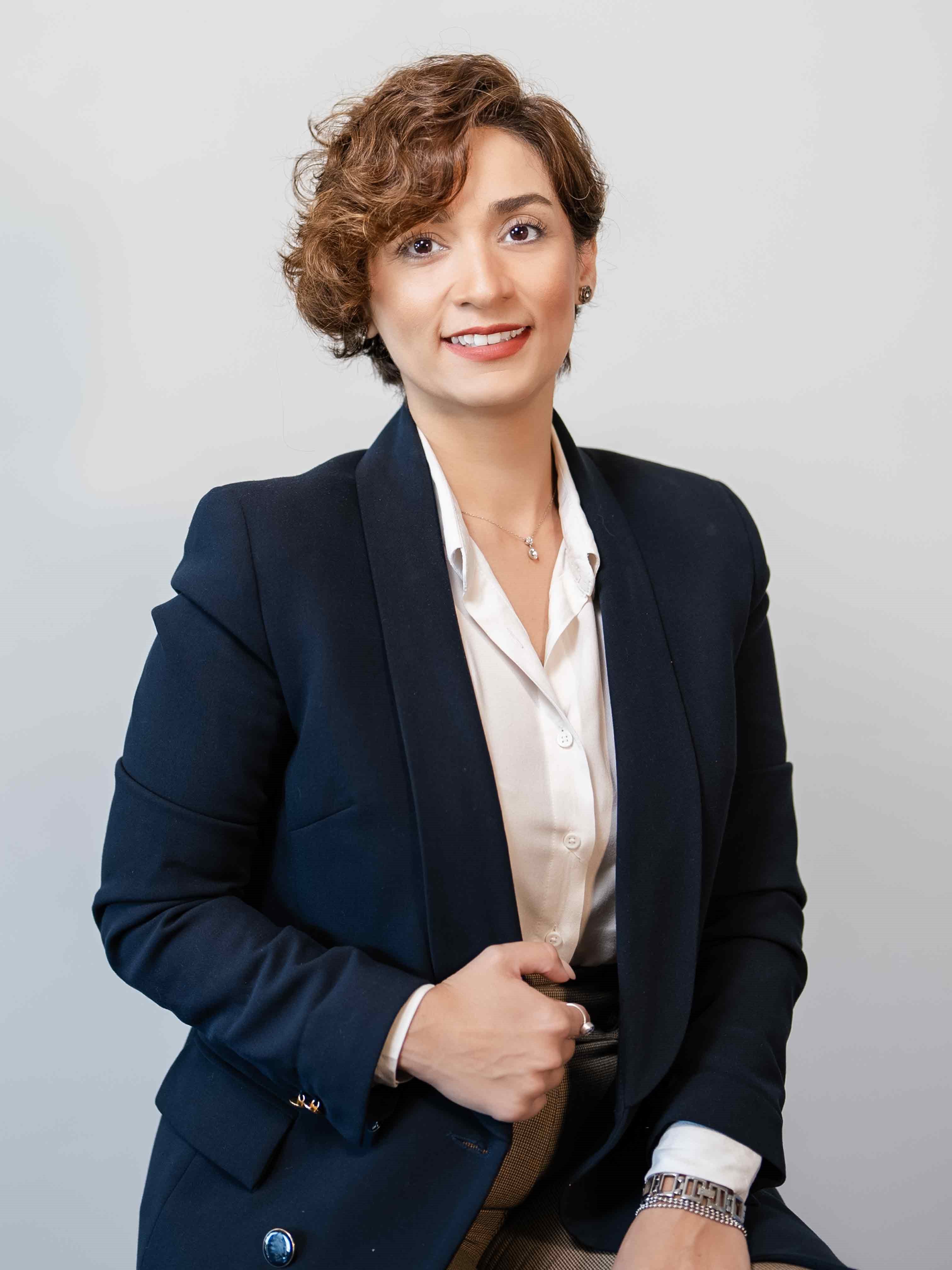 دنیا چهره دشتی (اکر)